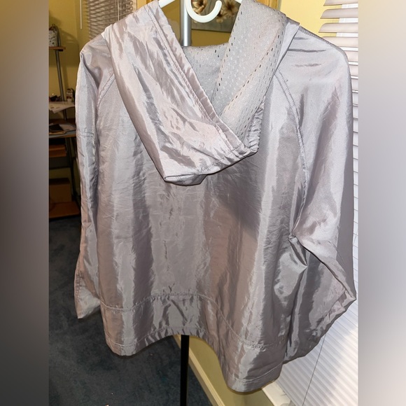 Women’s Champion Light Grey Windbreaker - size Medium - Picture 3 of 6